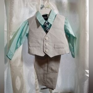 3-6 Month Infant 4 PC. Suit - New no Tag